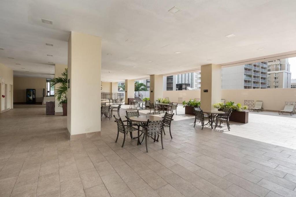 Heart Of Waikiki,1Bdrm,Free Parking, Wifi,No Resort Fees,Youtube,Netflix ! Honolulu Exterior foto