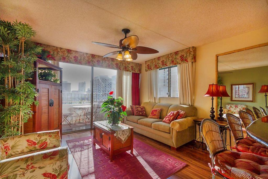 Heart Of Waikiki,1Bdrm,Free Parking, Wifi,No Resort Fees,Youtube,Netflix ! Honolulu Habitación foto
